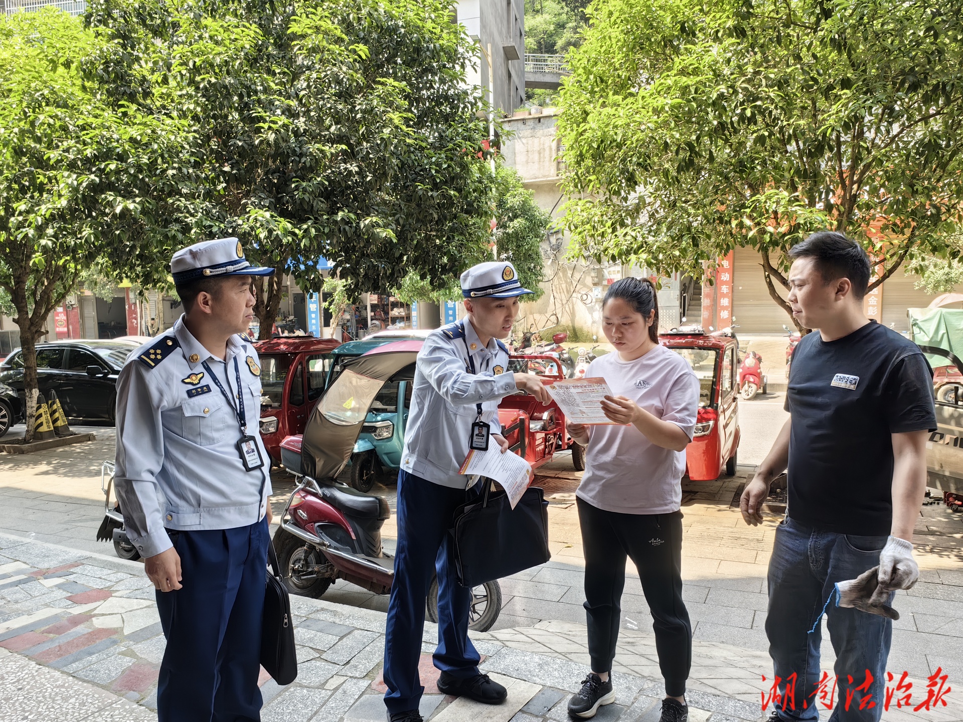 邵陽縣消防聯(lián)合市監(jiān)局開展電動車銷售、維修門店專項檢查