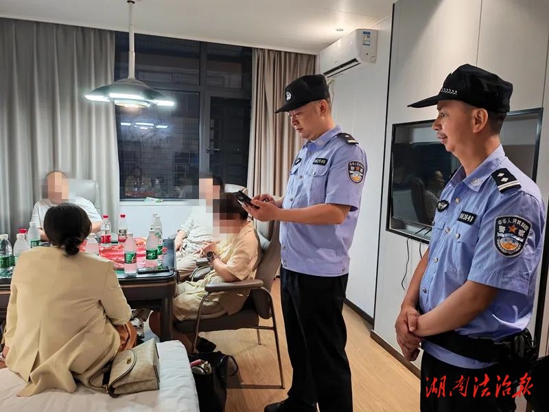 利劍出鞘護(hù)安寧！邵東公安集中統(tǒng)一夜查行動(dòng)守護(hù)城市夜平安