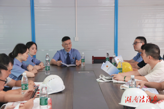 民法典宣傳月|“典”燃五月，送法到工地