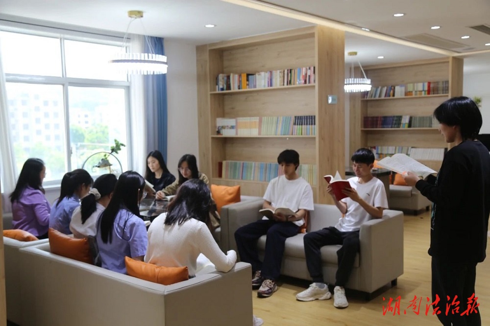 書香潤(rùn)檢心 青春有擔(dān)當(dāng)丨藍(lán)山縣人民檢察院開展五四青年讀書分享會(huì)