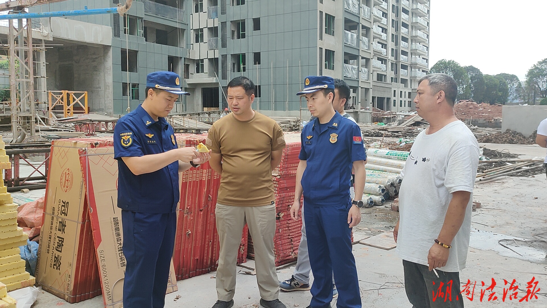 新寧縣多部門聯(lián)合開展人員密集場所動火作業(yè)和建筑保溫材料安全隱患專項檢查