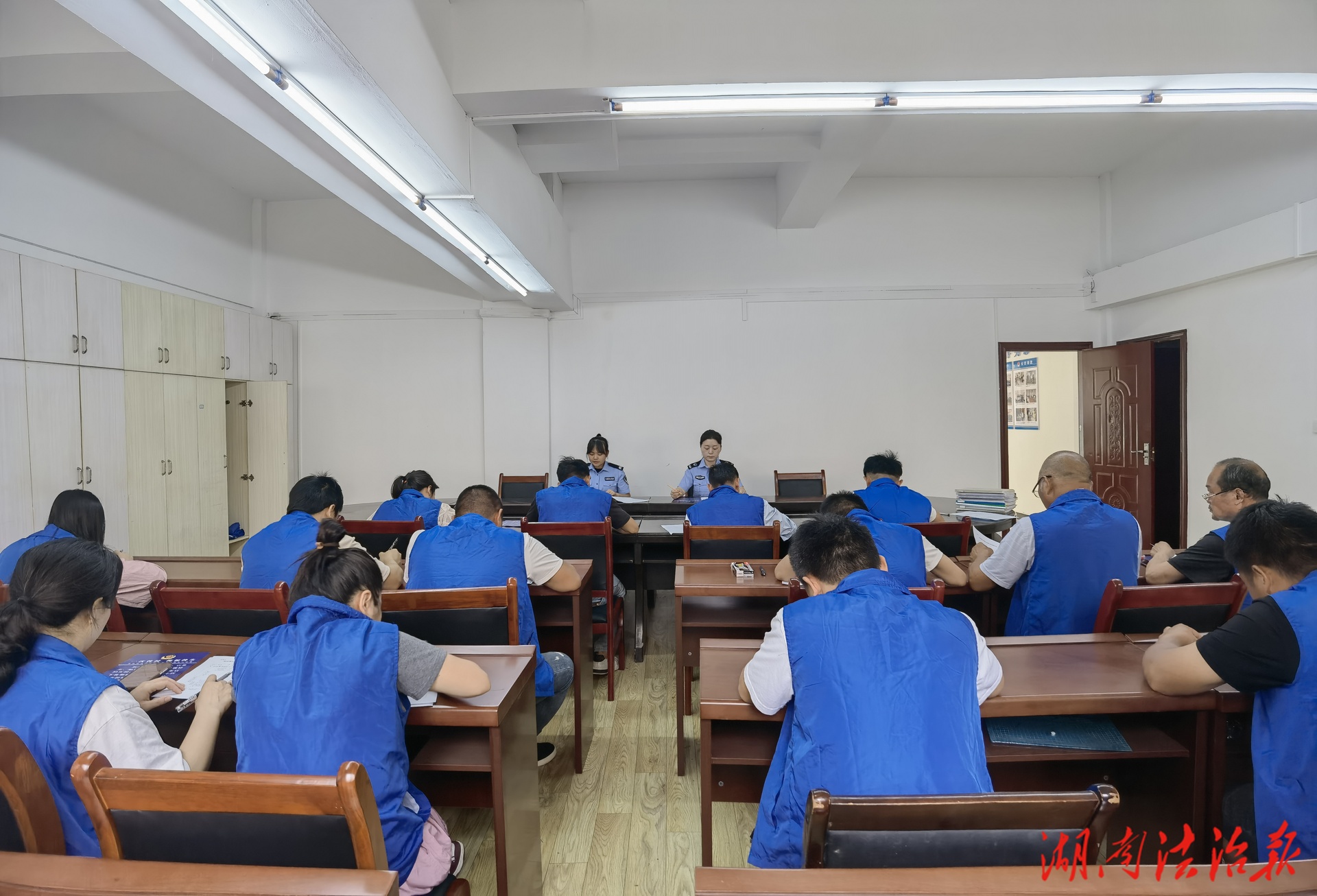 “利劍護蕾”在行動：華塘司法所聯(lián)合華塘派出所為社區(qū)矯正對象敲響法治警鐘
