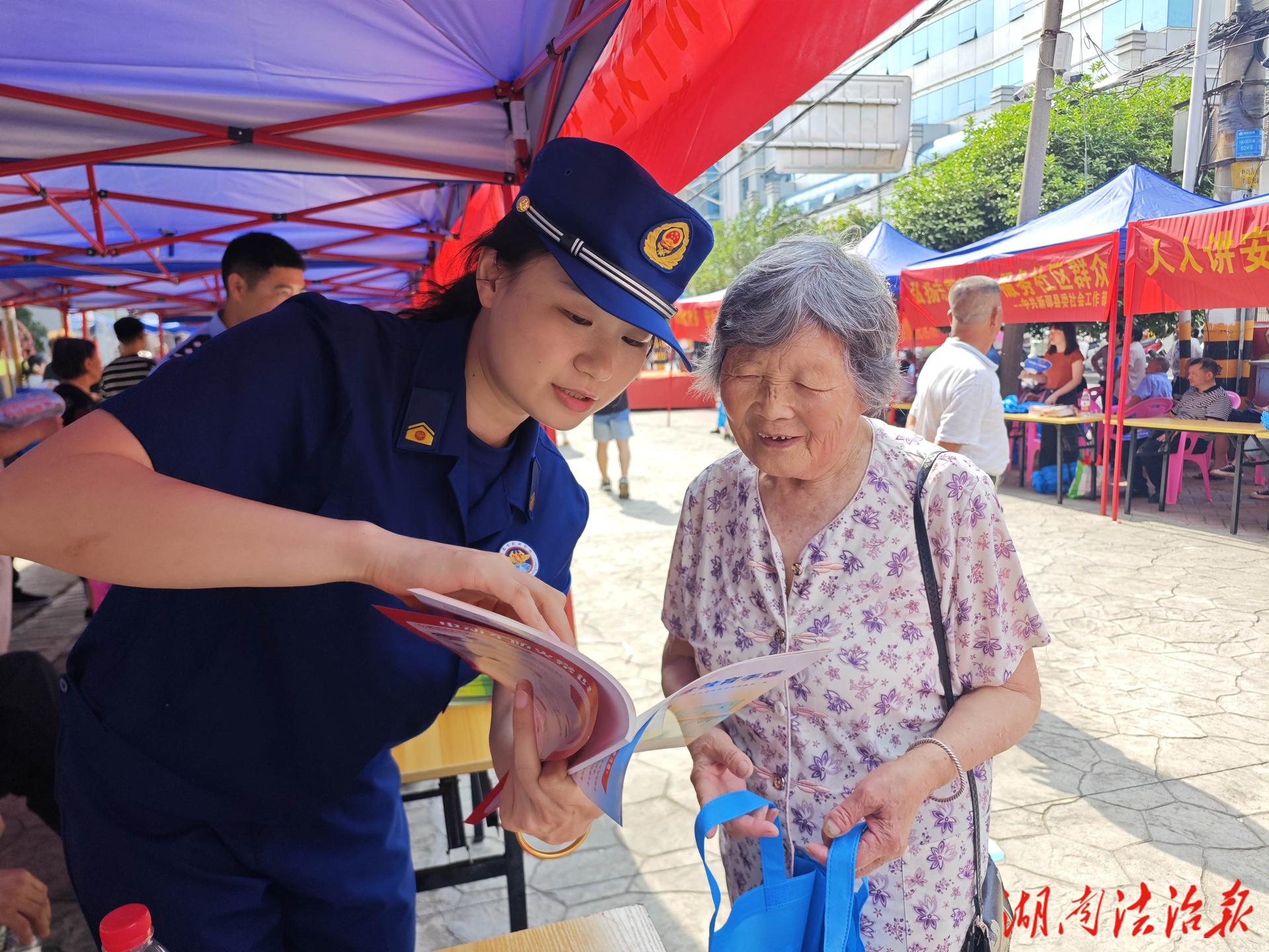 新邵大隊(duì)深度融入“資潤(rùn)萬家·四季有理” 新時(shí)代文明實(shí)踐活動(dòng)進(jìn)社區(qū)