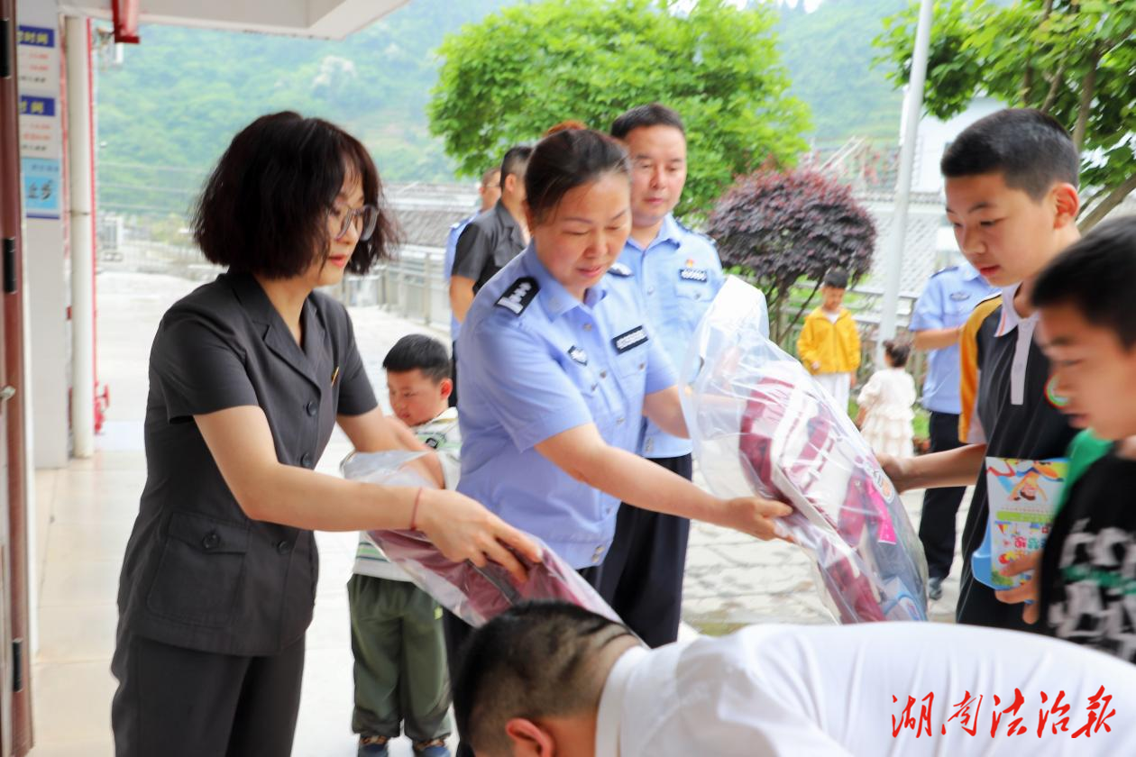 法護童心 安全“童”行 ——古丈法院開展慶“六一”暨法院開放日系列活動