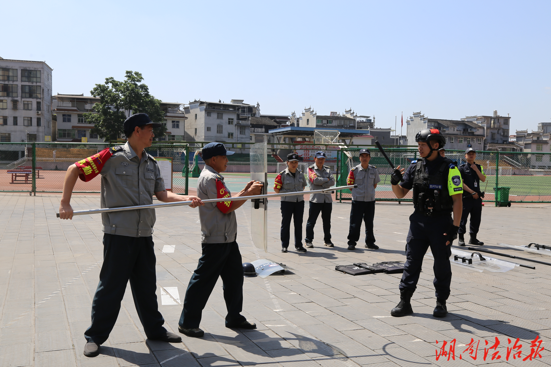 吉首市公安局機動隊開展警務實戰(zhàn)培訓，筑牢安全防線