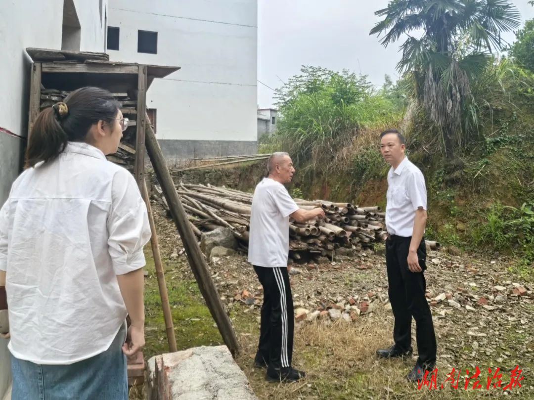 從紙面到心間：檢察長帶隊的“法治大篷車”開進了湖泉鎮(zhèn)