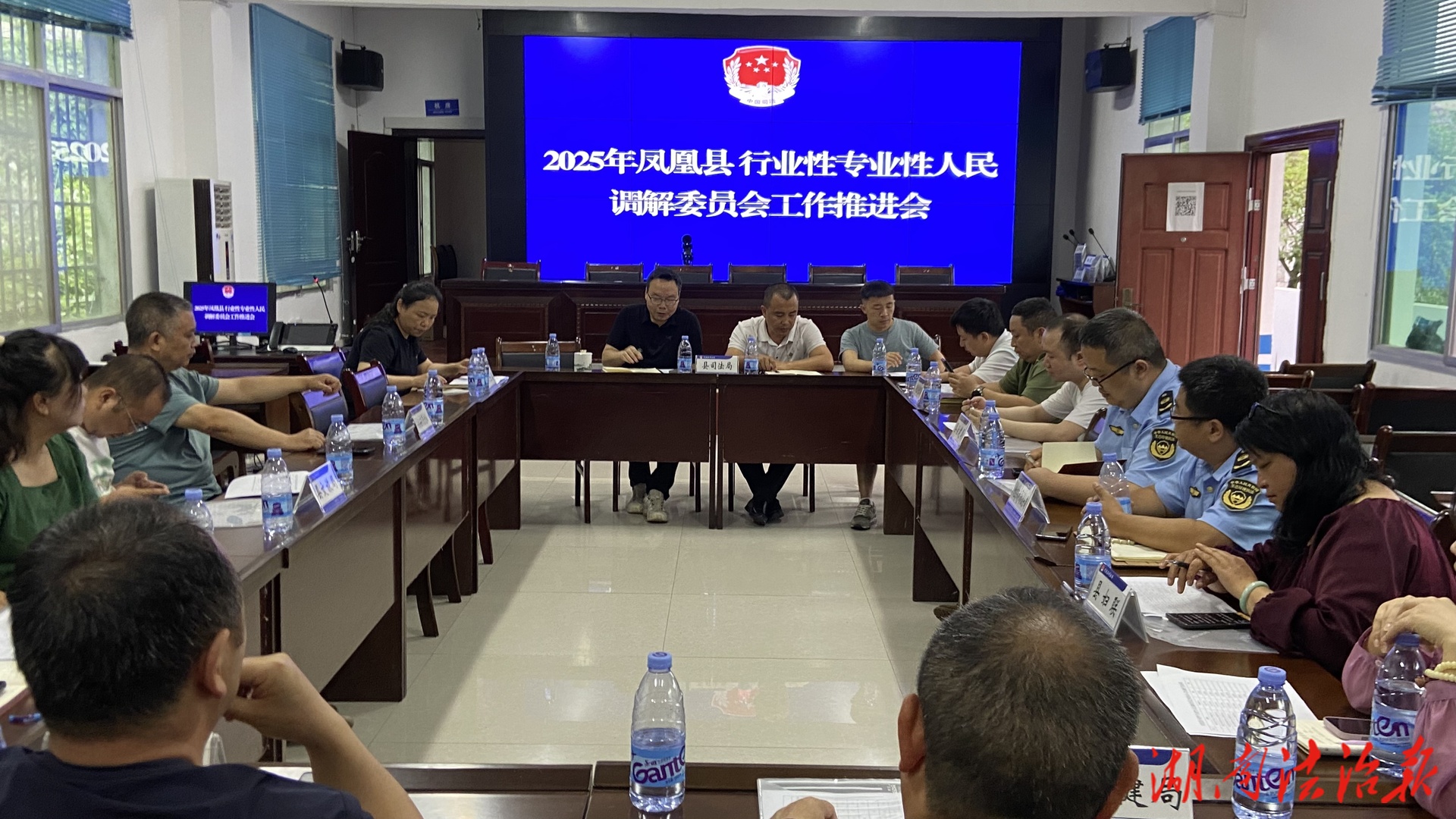 鳳凰縣召開行業(yè)性專業(yè)性人民調(diào)解工作推進(jìn)會——直面問題促整改