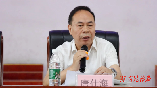 衡陽縣啟動(dòng)2025年“知路·愛路·護(hù)路”宣傳教育月暨縣法學(xué)會(huì)法治文化基層行和反邪教進(jìn)校園宣傳活動(dòng)