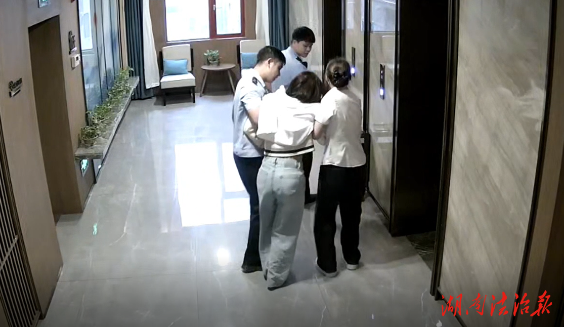 藍(lán)山公安：女子服安眠藥輕生 民警緊急救援