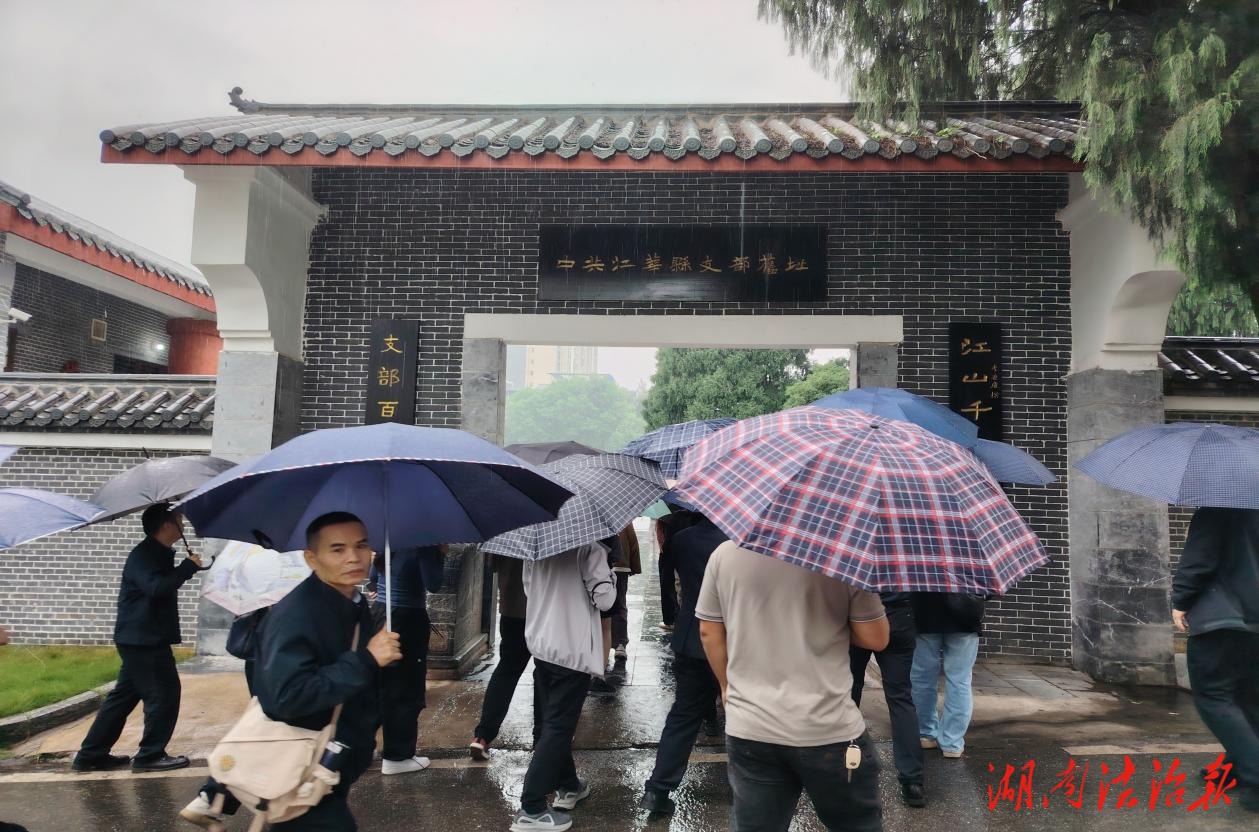 淬煉黨性鑄忠誠(chéng) 異地教學(xué)啟新程——江永縣委黨校主體班赴江華瑤族自治縣開展黨性教育實(shí)踐活動(dòng)