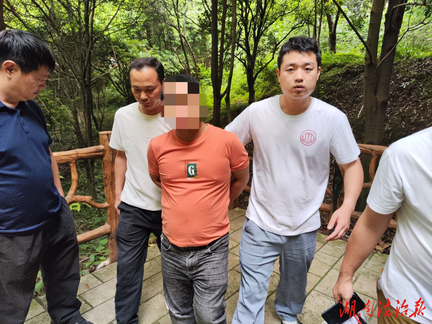 令人心疼！花垣公安民警抓捕盜竊嫌疑人被咬傷