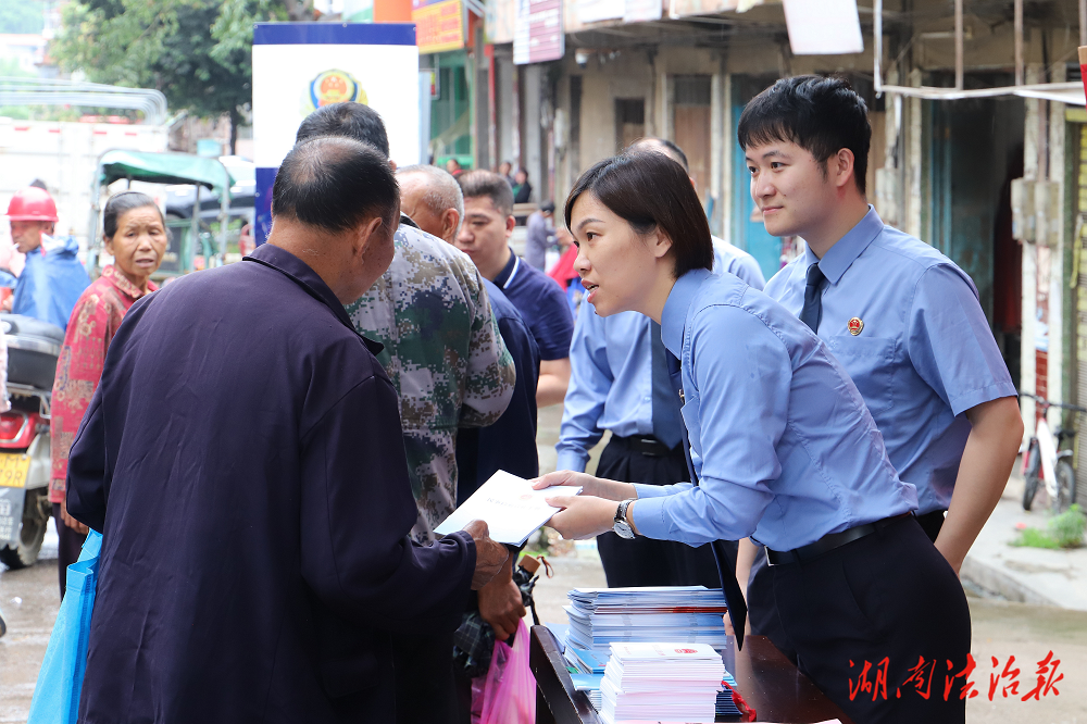 普法進(jìn)鄉(xiāng)村 清風(fēng)潤民心
