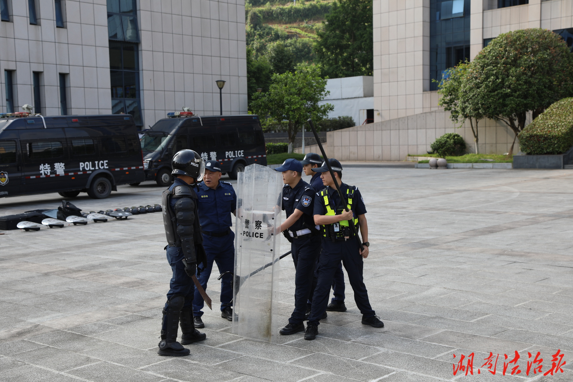 練技能 強(qiáng)實(shí)戰(zhàn) 吉首公安開(kāi)展警務(wù)實(shí)戰(zhàn)技能訓(xùn)練