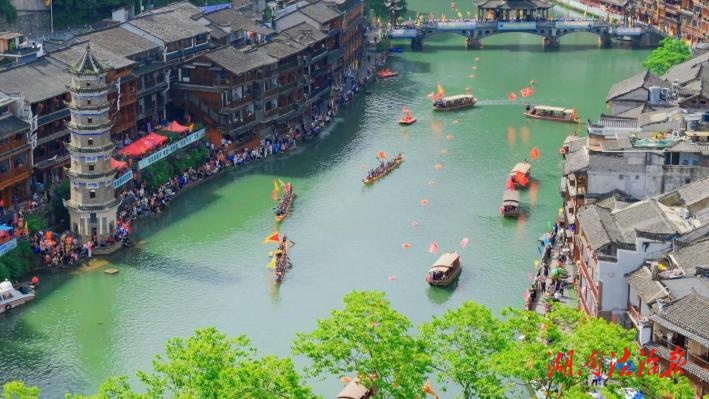 守護(hù)最美家鄉(xiāng)河丨鳳凰法院：龍舟競渡，“法”聲嘹亮！