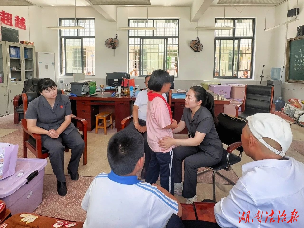 與法“童”行 護(hù)航成長——永定區(qū)人民法院開展六一走訪慰問活動(dòng)