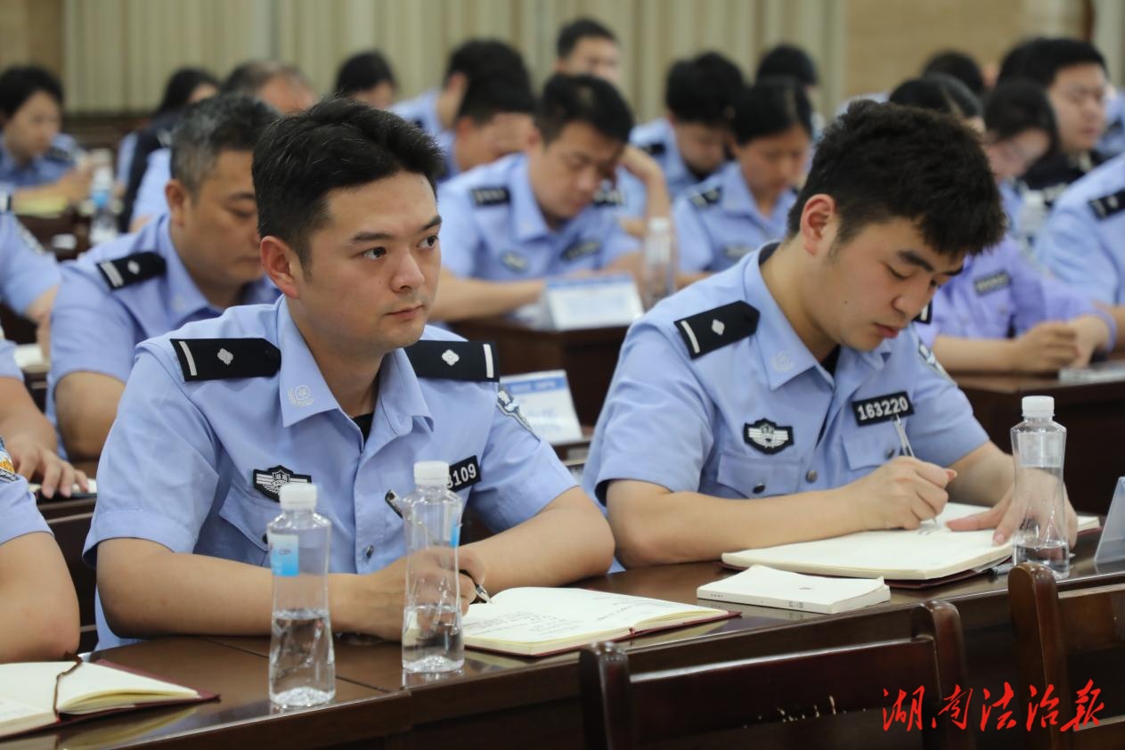 以學(xué)賦能 鑄魂強(qiáng)基丨龍山縣公安局青年干部政治業(yè)務(wù)培訓(xùn)班圓滿結(jié)業(yè)！