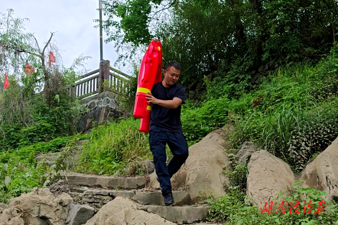 桑植公安新添“水上尖兵”：智能機(jī)器設(shè)備助力防汛救援大練兵