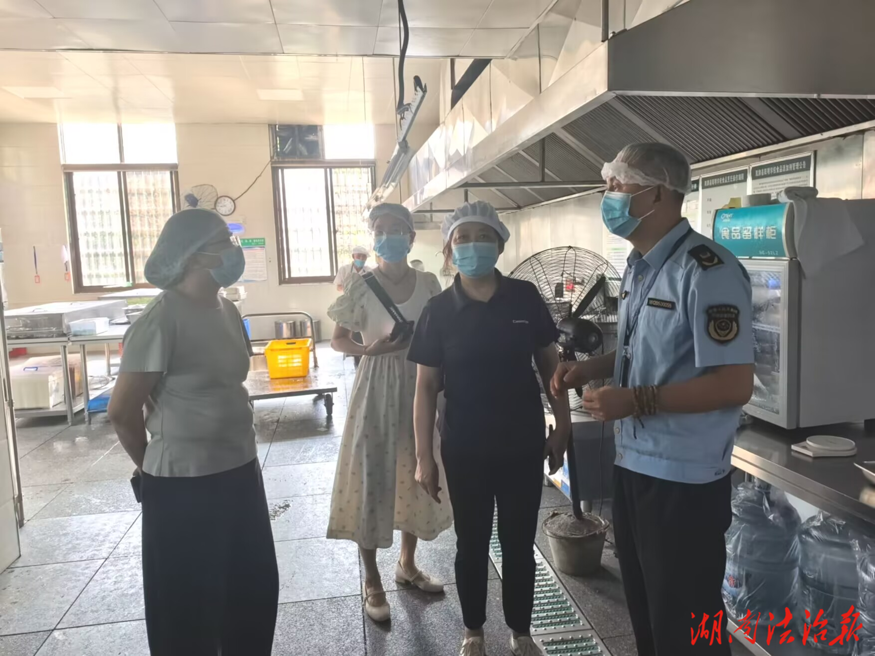 【護(hù)航中高考】雙牌縣市場(chǎng)監(jiān)督管理局開展高考前校園及周邊食品安全專項(xiàng)檢查