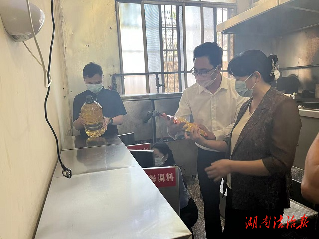 江永松柏小學(xué)：嚴(yán)把“食”字關(guān)！織密食堂安全防護(hù)網(wǎng)