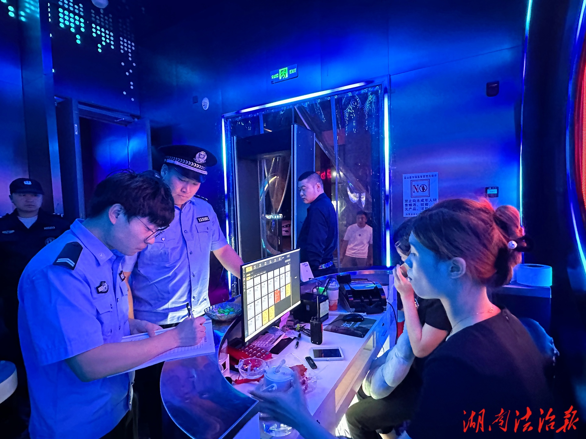 “警”隨高考 全力護航 藍山縣公安局開展考前集中統(tǒng)一清查宣防行動