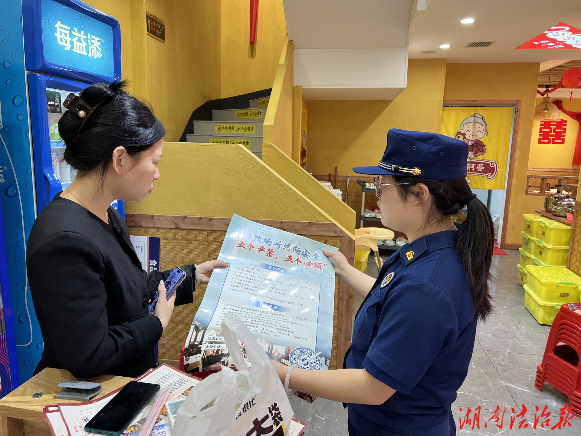 北塔消防：宣傳走進(jìn)餐飲場(chǎng)所 共筑“舌尖上”的安全“堡壘”