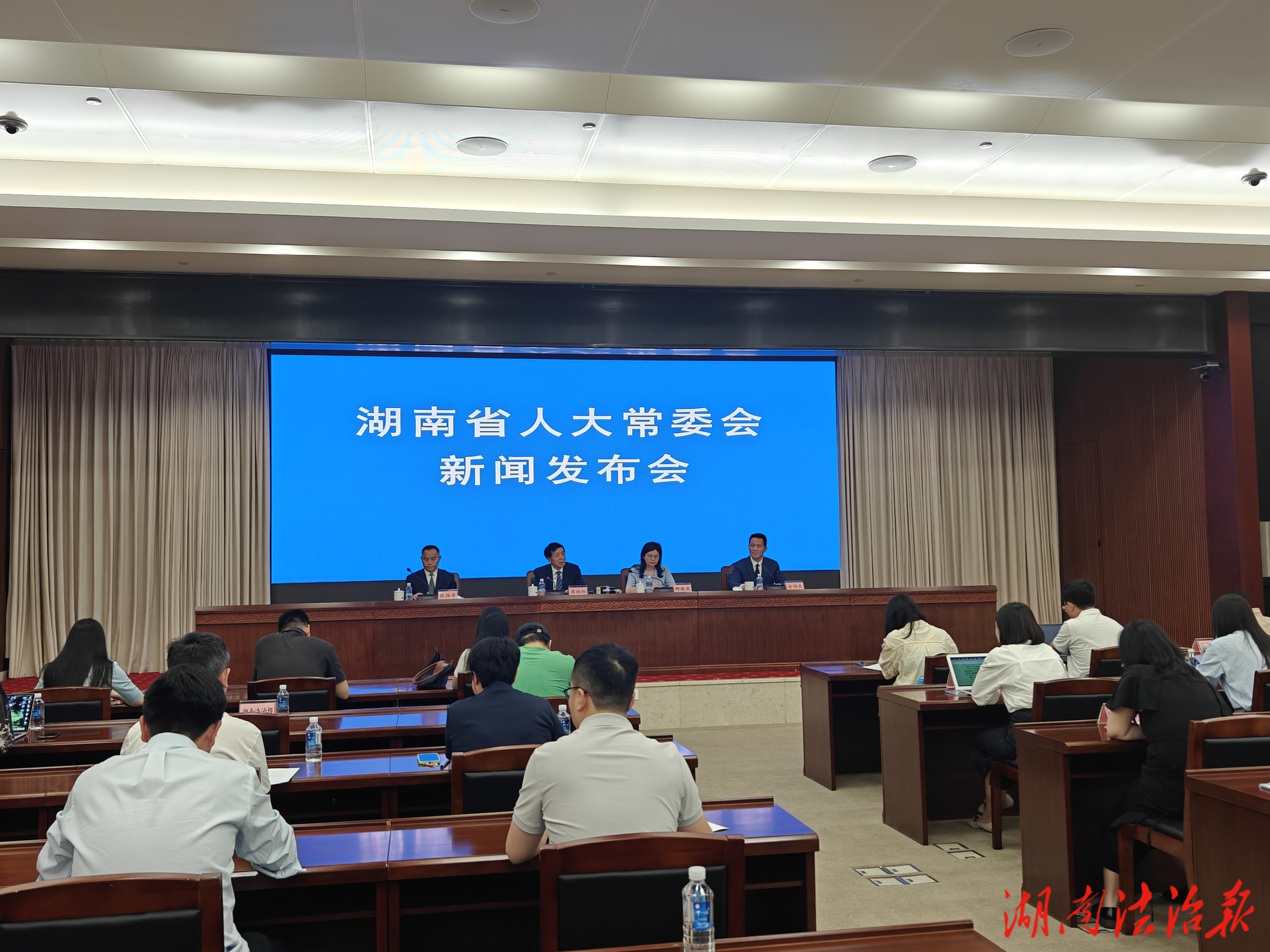 事關(guān)學(xué)生心理健康、城市空間環(huán)境、征兵 湖南多部法規(guī)將施行