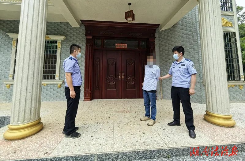 太囂張！暴力破門入室盜竊 邵東警方輾轉(zhuǎn)多市偵破系列入室盜竊案