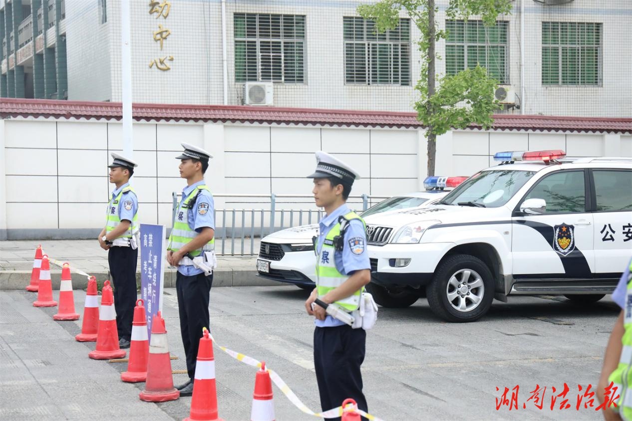 護航高考 交警同行|花垣公安交警全面開啟高考“護航”模式