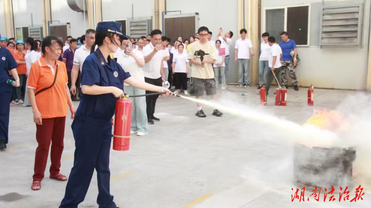 永州經(jīng)開區(qū)開展人員密集型企業(yè)應(yīng)急疏散演練