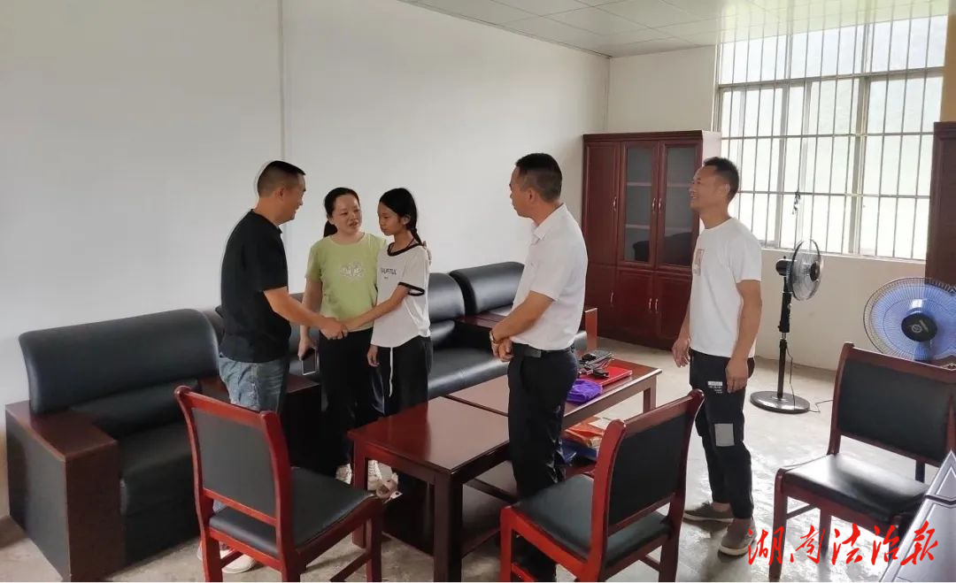 湘中漢子跨省義舉 勇救廣西落水學(xué)生