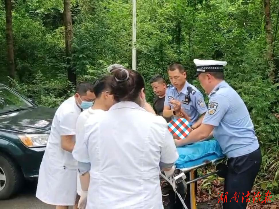 警燈閃爍守護平安！龍山公安及時救助車禍受傷人員