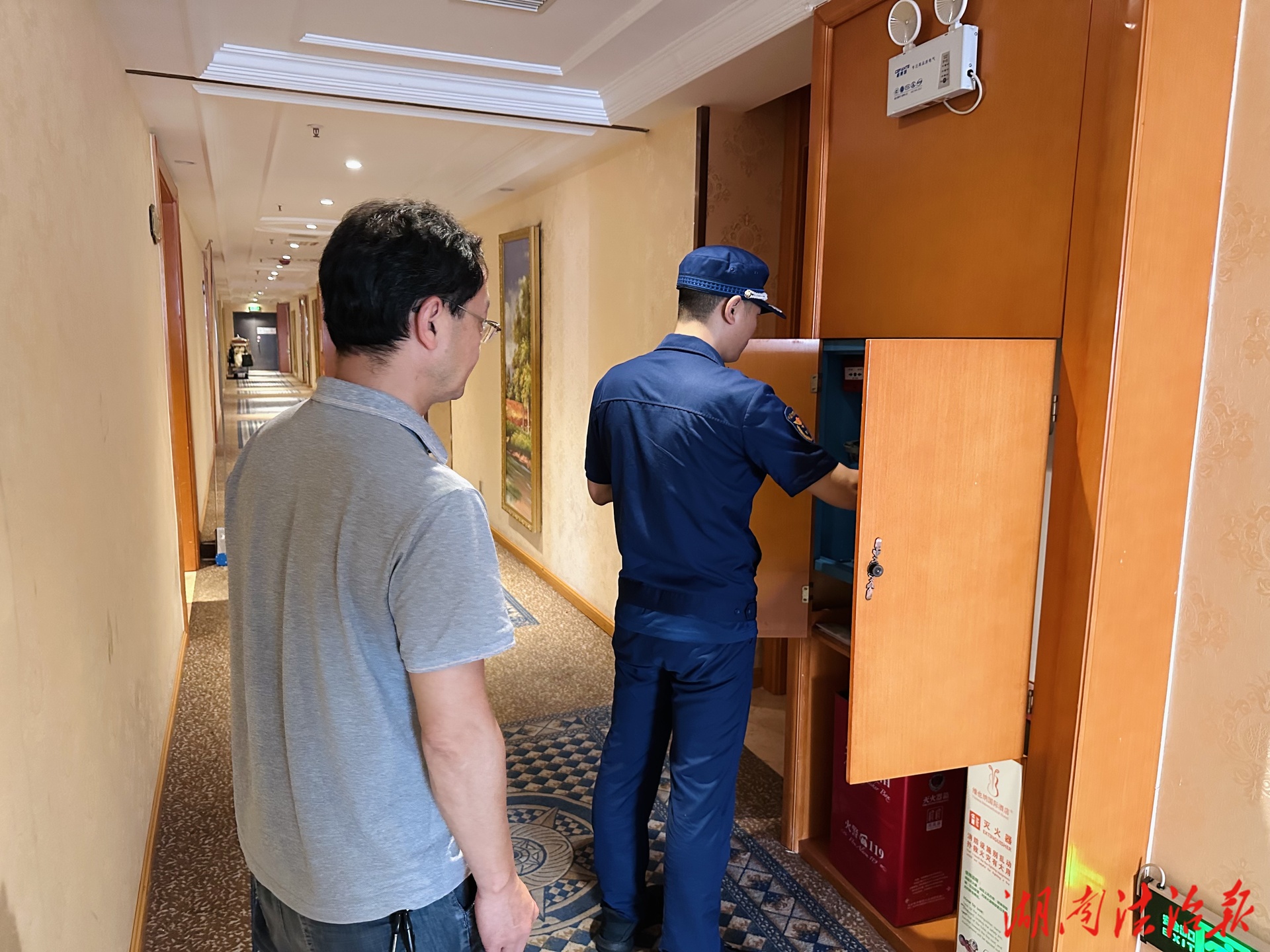 北塔大隊(duì)深入轄區(qū)酒店開展消防安全檢查