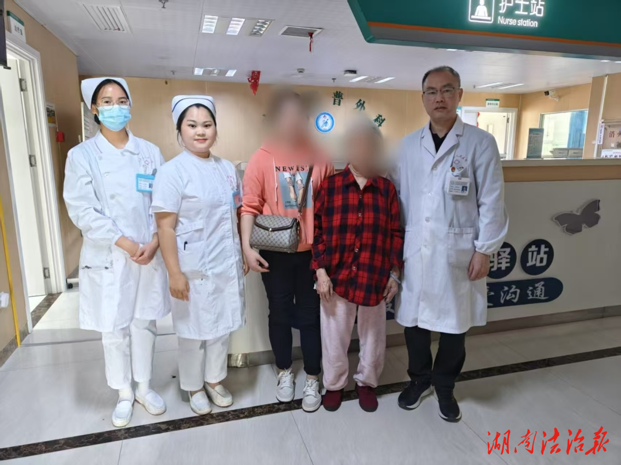 江華瑤族自治縣人民醫(yī)院為九旬老人成功完成腹腔鏡下結(jié)腸癌根治術(shù)
