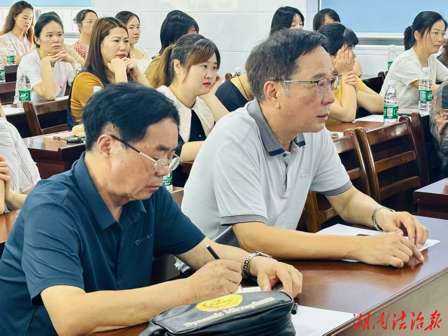 南縣老科協(xié)向家長“傳經(jīng)”，縣委、縣政府連連點贊