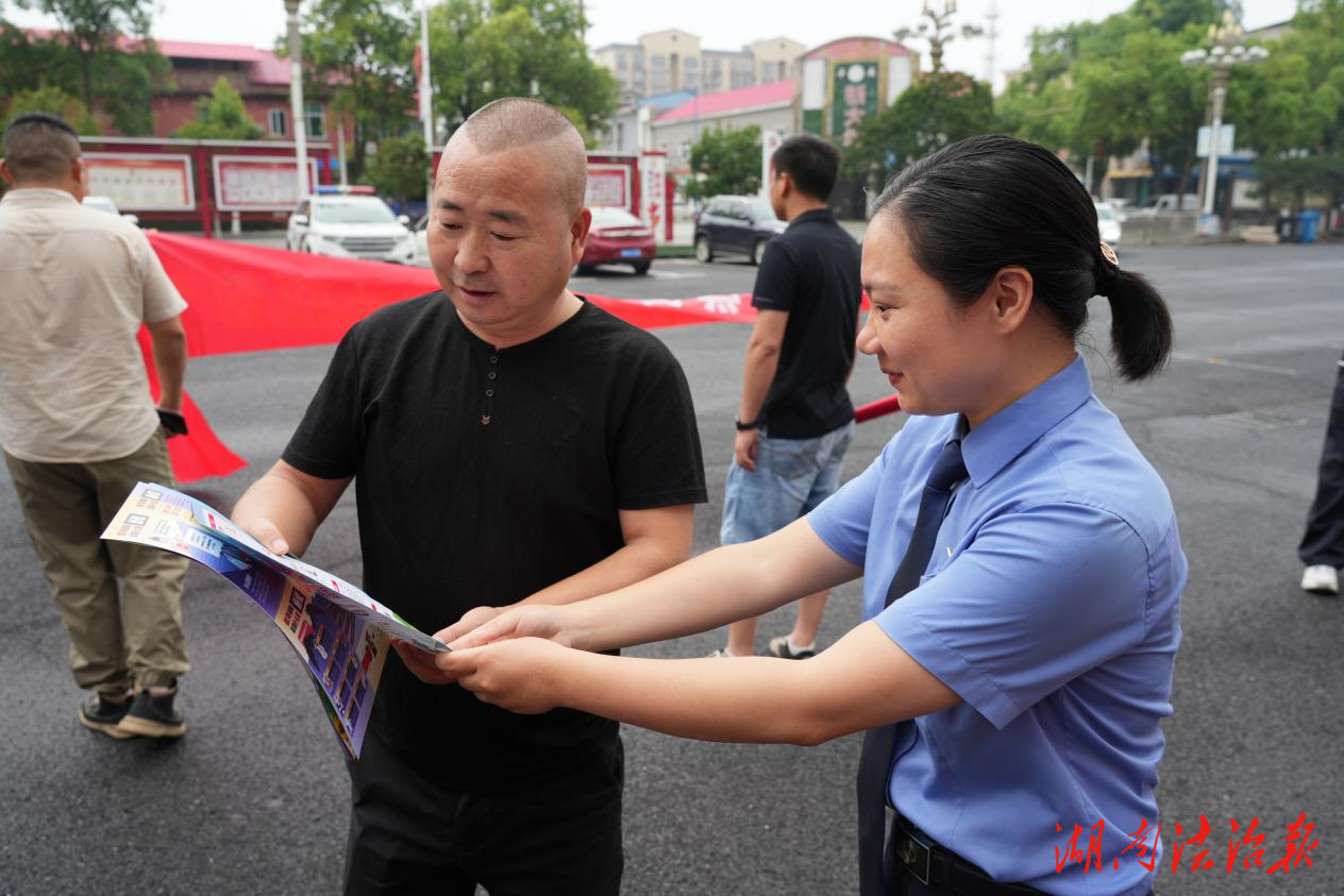 反邪教宣傳進社區(qū)， 法治服務零距離