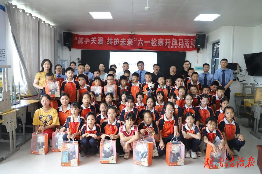 攜手關(guān)愛 共護未來‖一份特別的“法治禮物”