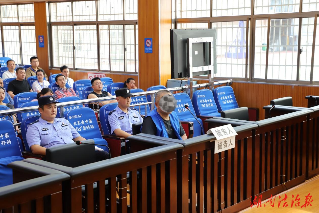 以案明紀(jì)敲警鐘 以案釋法筑防線——古丈法院開(kāi)展職務(wù)犯罪案件旁聽(tīng)庭審活動(dòng)