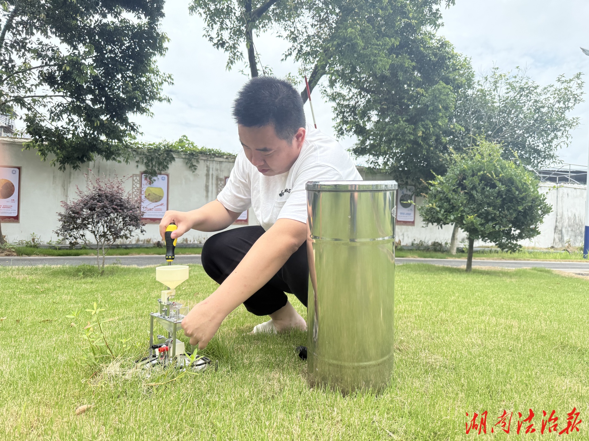 宜章：全面開展氣象儀器巡檢維護(hù) 備戰(zhàn)臺(tái)風(fēng)“蝴蝶”筑牢服務(wù)防線