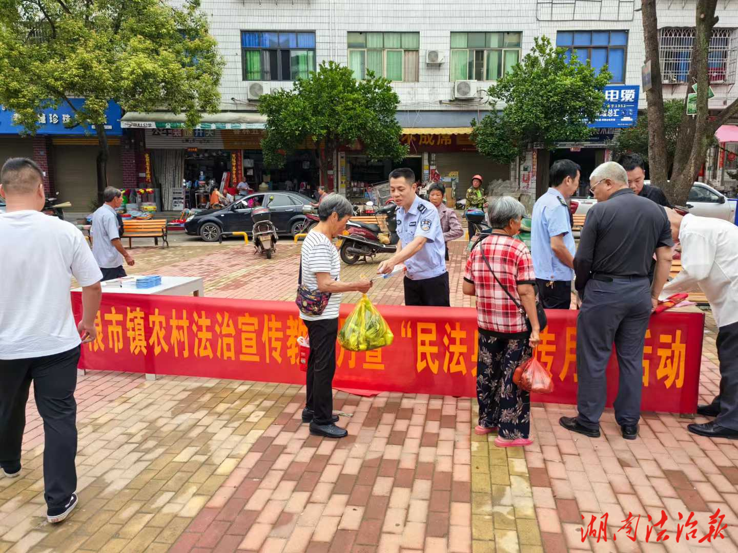 祁東縣司法局糧市司法所開展農(nóng)村法治宣傳教育月暨“民法典宣傳月”活動