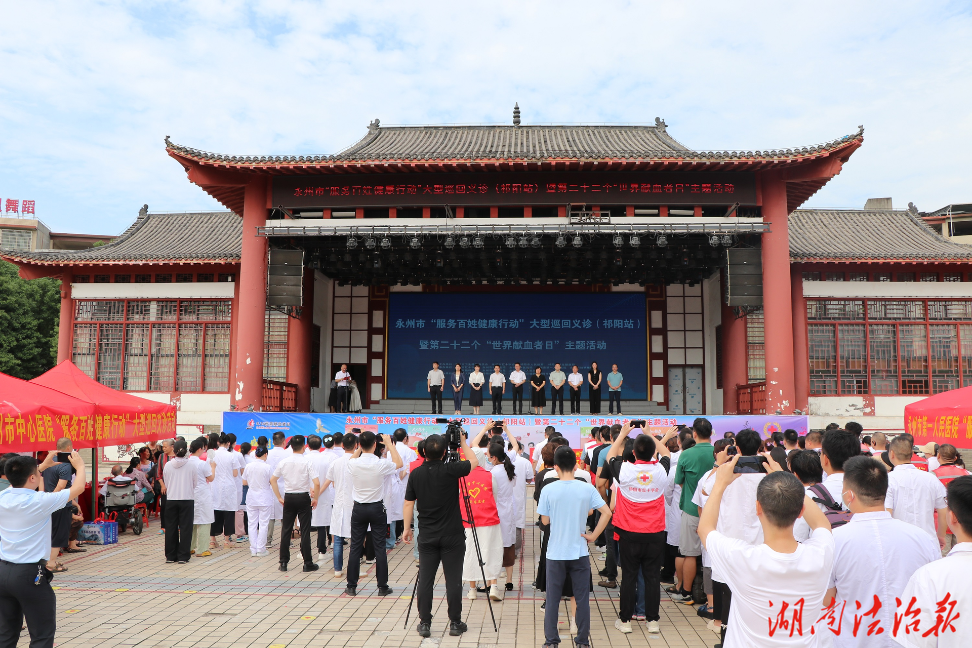 2025年永州市“服務(wù)百姓健康行動(dòng)”大型巡回義診（祁陽(yáng)站）暨第二十二個(gè)“世界獻(xiàn)血者日”主題活動(dòng)順利開(kāi)展