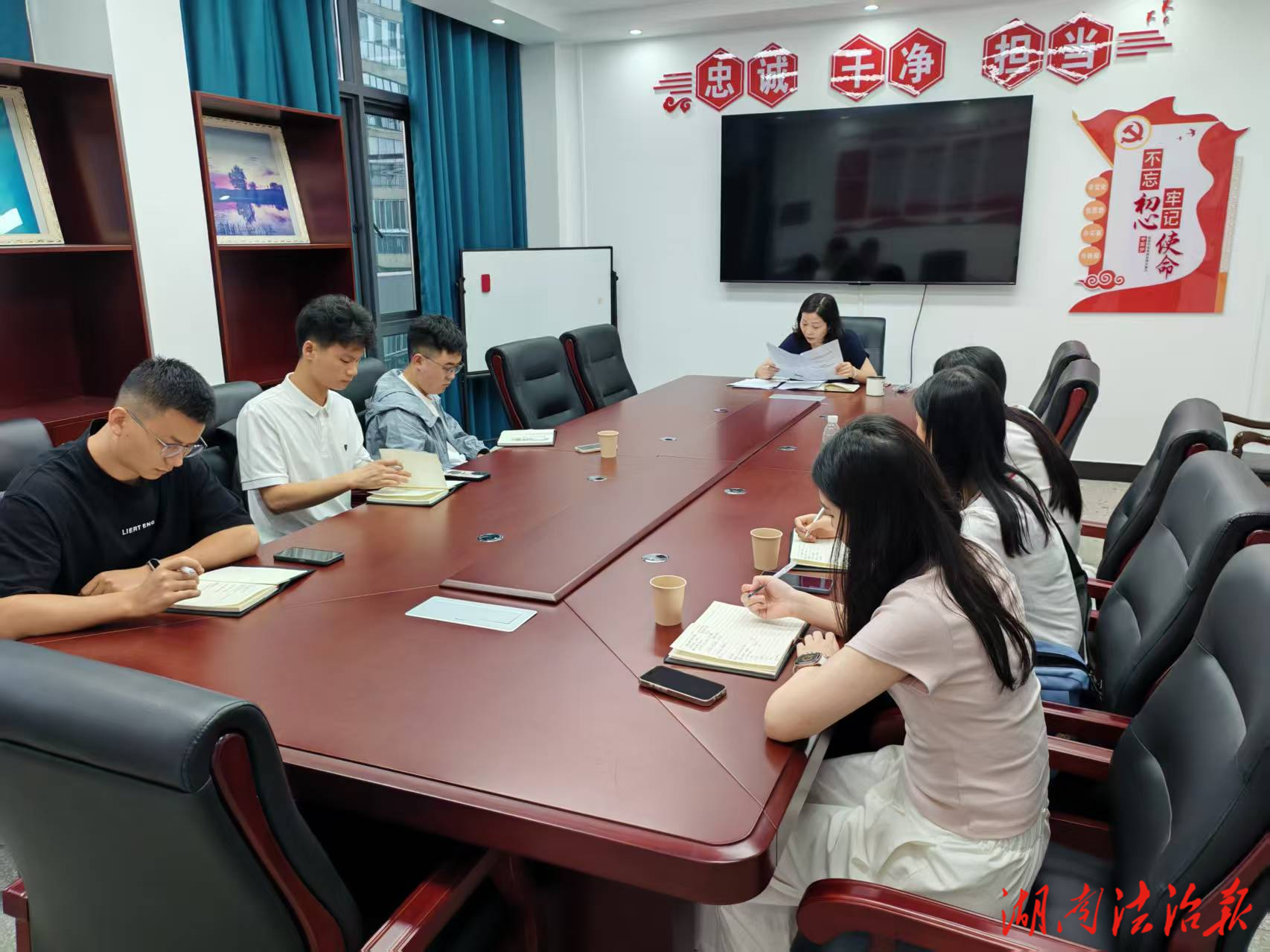 平江法院：開展新進法官助理入職培訓 系好履職“第一?？圩印? />
                        </a>
                                        <div>
                        <p>
                            <a href=