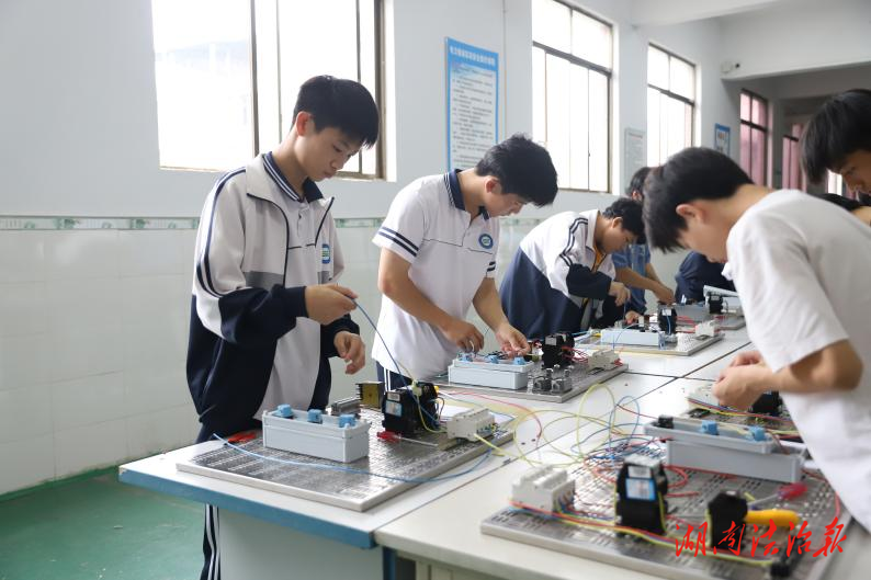 藍山職中開展校級學(xué)生技能抽查活動