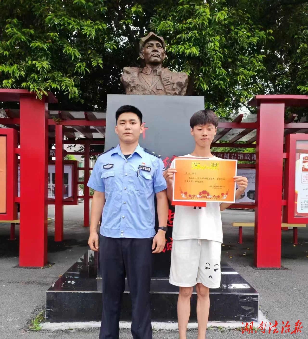 【平安護(hù)航2025】見(jiàn)義勇為抓小偷！兩名學(xué)生厲害了！