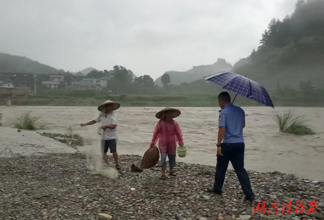 聞“汛”而動，向“險”而行∣永順公安奮戰(zhàn)防汛救災一線，守護百姓平安