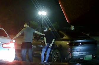 禁毒一線抓捕現(xiàn)場！民警遭嫌犯駕車撞飛20米仍忍痛追擊