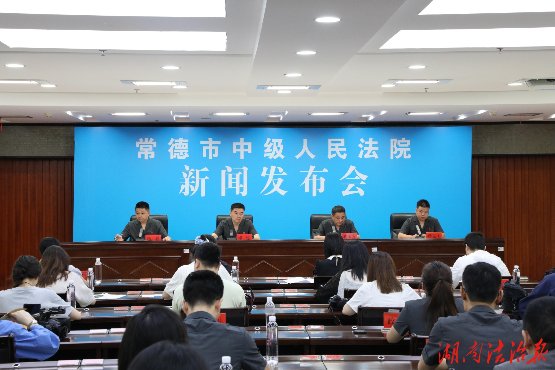 一年審結(jié)案件236件 10人獲刑十年以上  ——常德中院通報(bào)打擊毒品犯罪工作