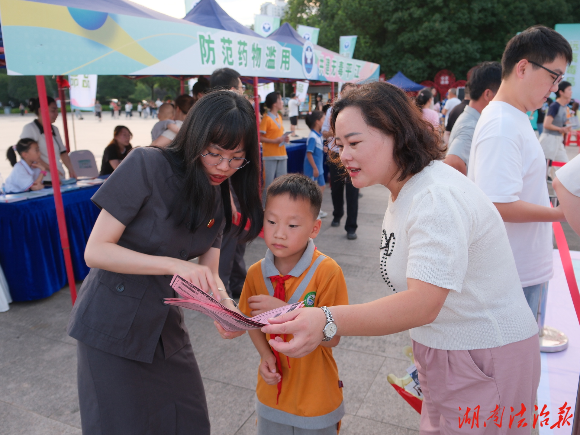 平江法院開展“防范青少年藥物濫用、懲治新型毒品犯罪”主題宣傳活動