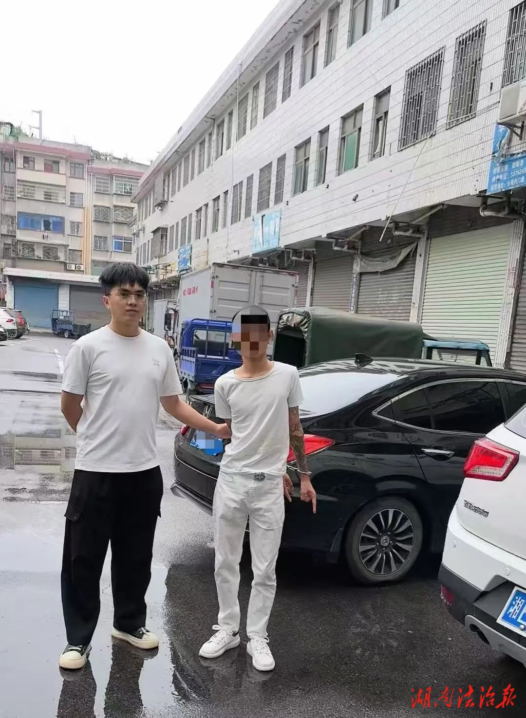 男子深夜“拉車門”行竊 多次伸手終被邵東警方抓獲