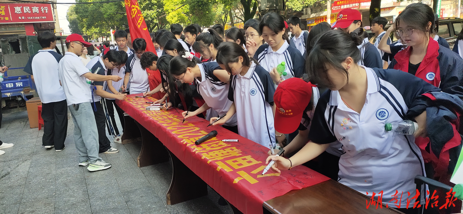 漣源市六畝塘街道開展國際禁毒日  主題宣傳活動