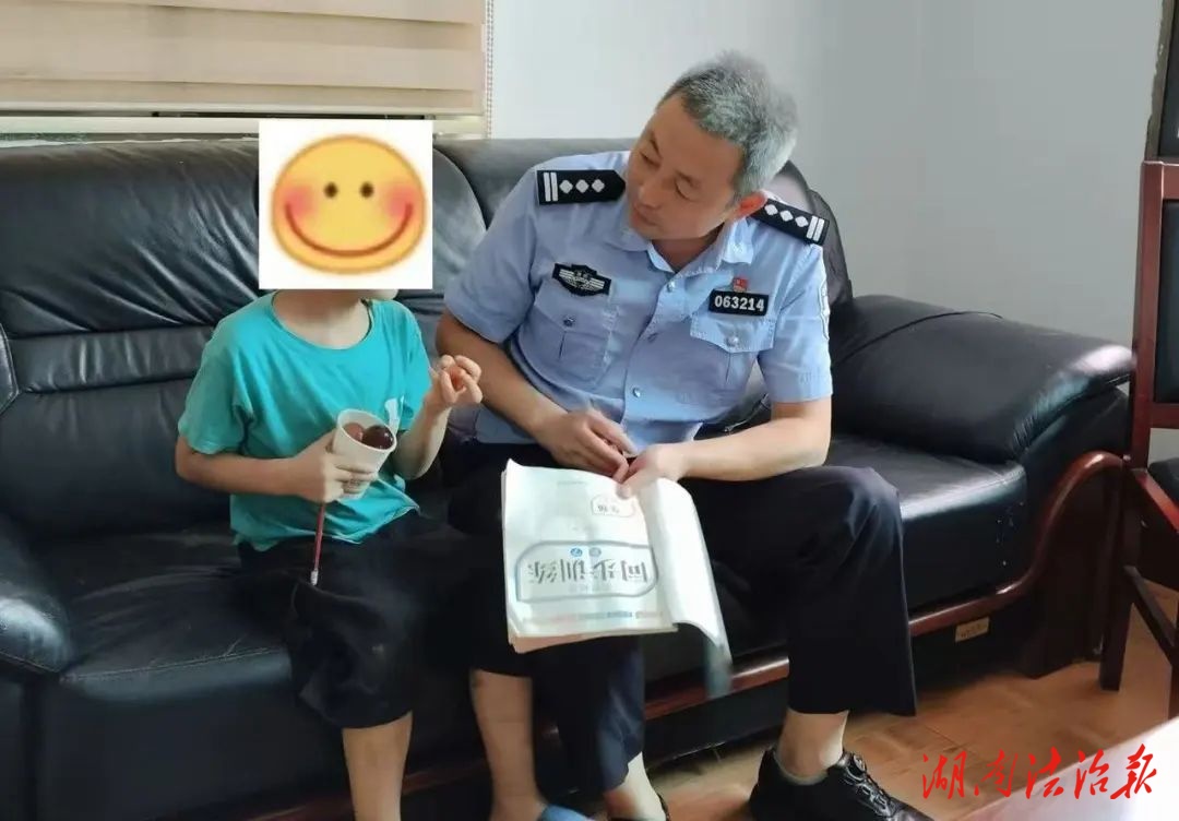 萌娃走失，警察叔叔開啟暖心“護娃”模式